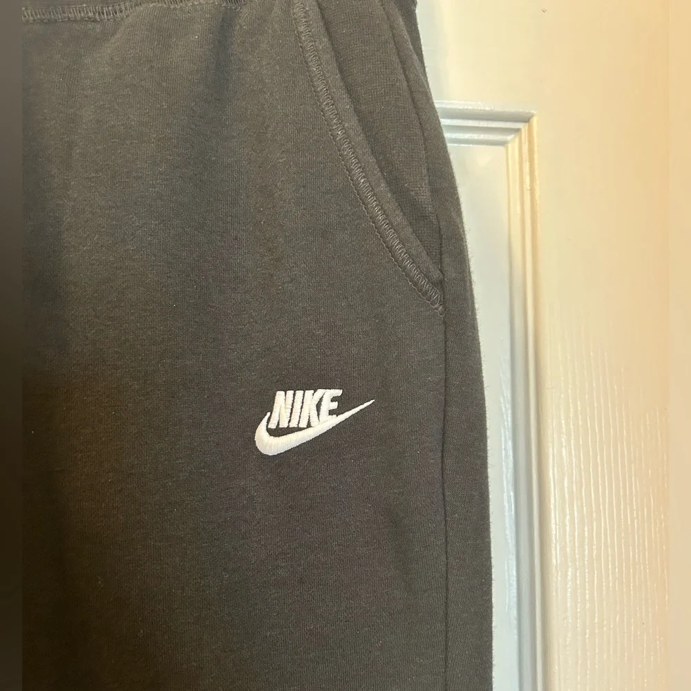 Women’s Nike Black Cropped Sweatpants - Picture 3 of 4